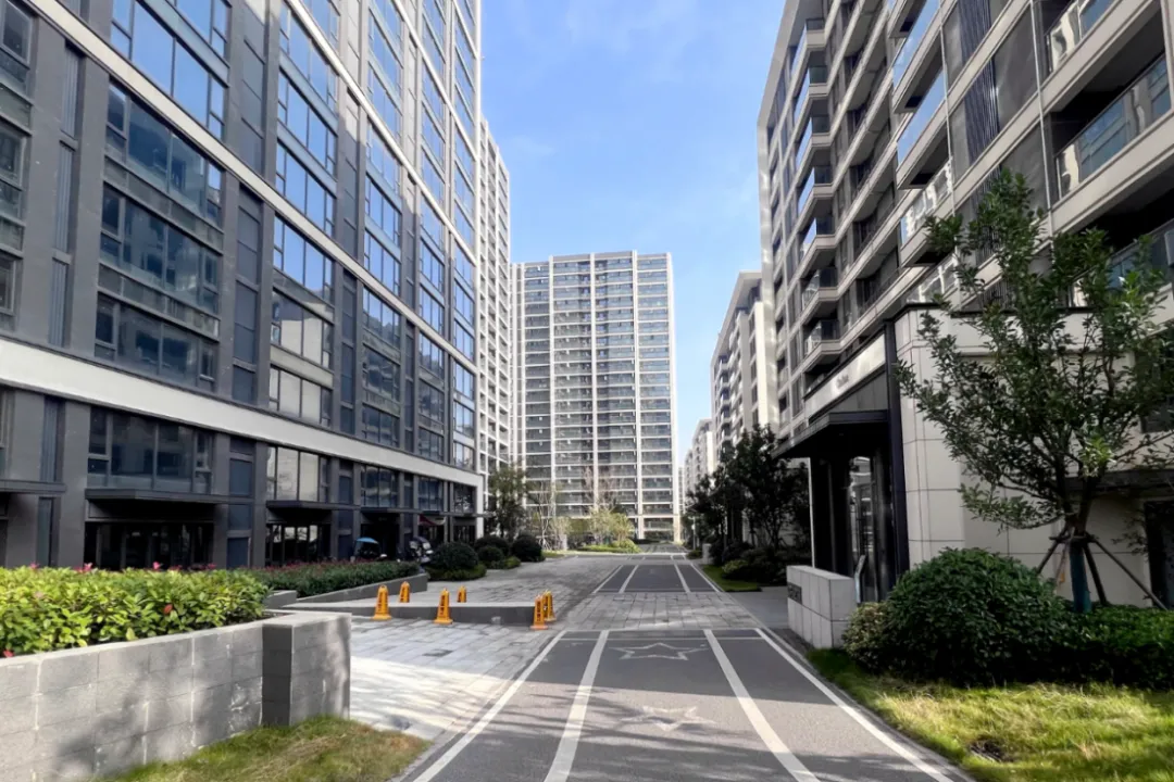 高校掀起“置业潮”有房源折价超35%！有大学将存量楼盘“爆改